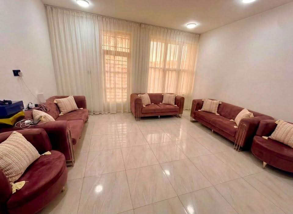 السلام عليكم 
قنفات عشره مقعد جديدات كلش الصور والفديوهات موجوده 
مكاني بغداد زيونه 
***********

