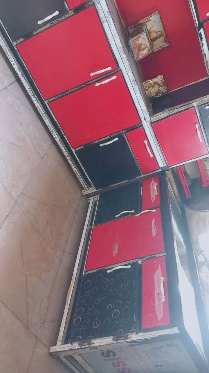 كاونتر 3 قطع نضيف  مكاني العزيزيه مكلف بنشر السعر 350 وبيه مجال بسيط 
***********
