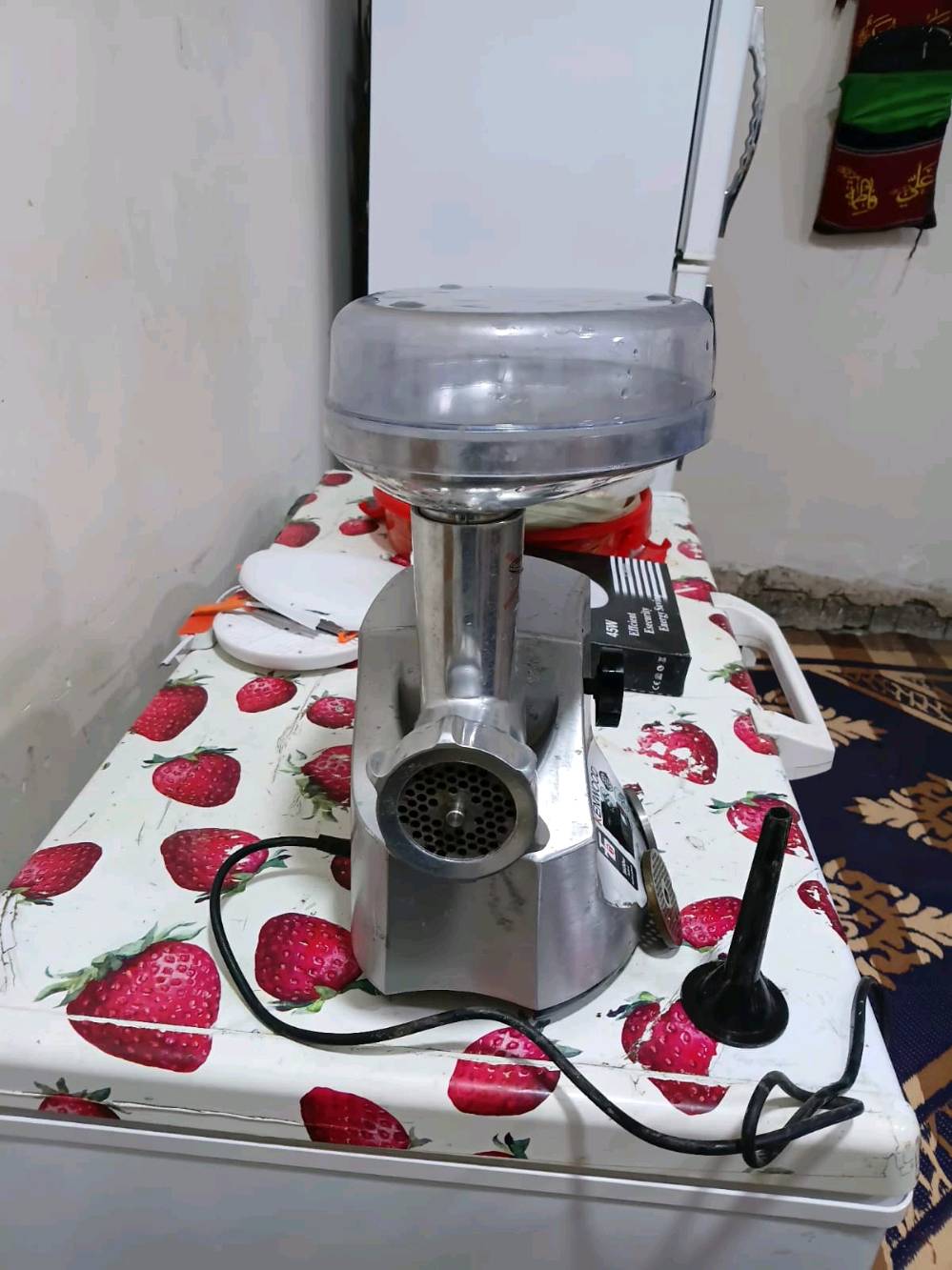 مثرامة للبيع
هلا بيكم، شنو موديل المثرامة بالضبط؟ وهل هي أصلية لو تقليد؟: 
اصلية
حالتها شلون؟ شغالة زين وما بيها صوت أو عطل أو كسور؟: 
نظيف
السعر شكد؟ وبيّه مجال للتفاوض لو نهائي؟: 
٥٠٠٠٠