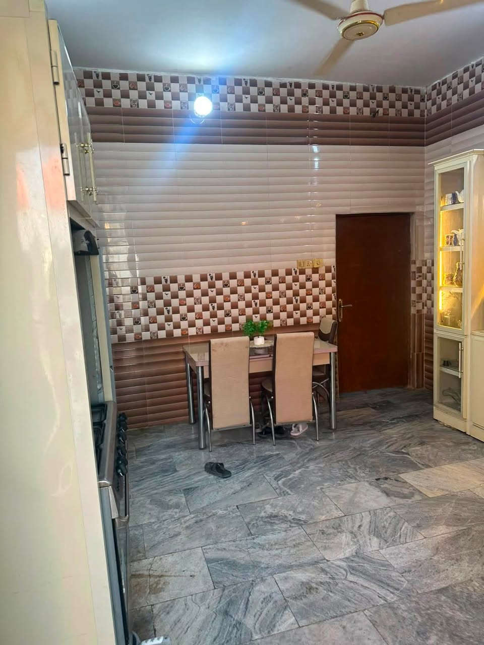 بيت بلسكان الصناعي حي الاسره النزله الاولى بالاخير 
بيت طابو صرف جاهز جميع النواحي 200متر بناء حديث
للبيع او المراوس السعر 152وبي مجال 
للاستفسار ***********
