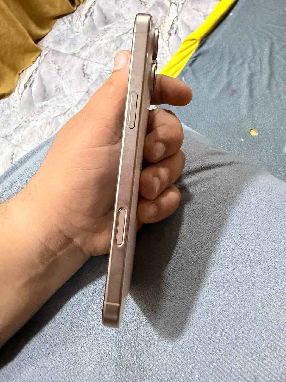 السلام عليكم ايفون 16 برو ماكس ذاكره 256 مبدل شاشه وضهر الكرتونه وياه بطاريه 91 بس الشاشه بدلتها 400 رايده 975 وبيه مجال بسيط مكاني ديالى الخالص رقمي ***********

