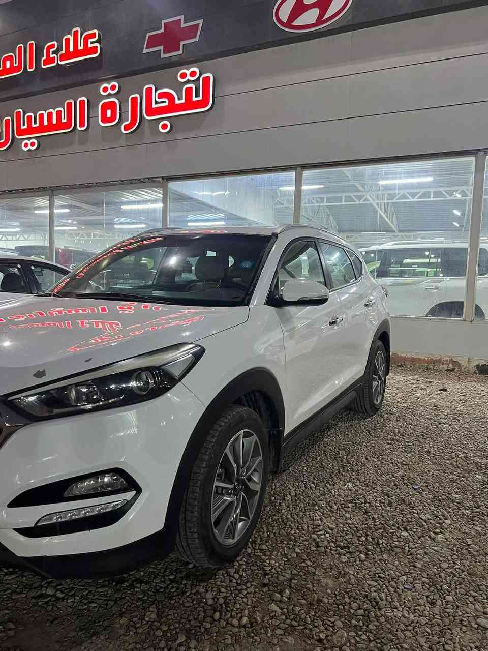 توسان خليجي  2018
كير محرك شواصي دواخل كهربائيات مكفوله 
قطعتين تبريد تحكم ستيرن وضعيات قياده سبورت نورمال ايكو الاقتصادي 
بيها بوارد بسيطه ورصعات بالقماره  كما موضح بالسونار 
سياره شلعتها  نهضتها تخبل يترحملي الي ياخذها 
***********
