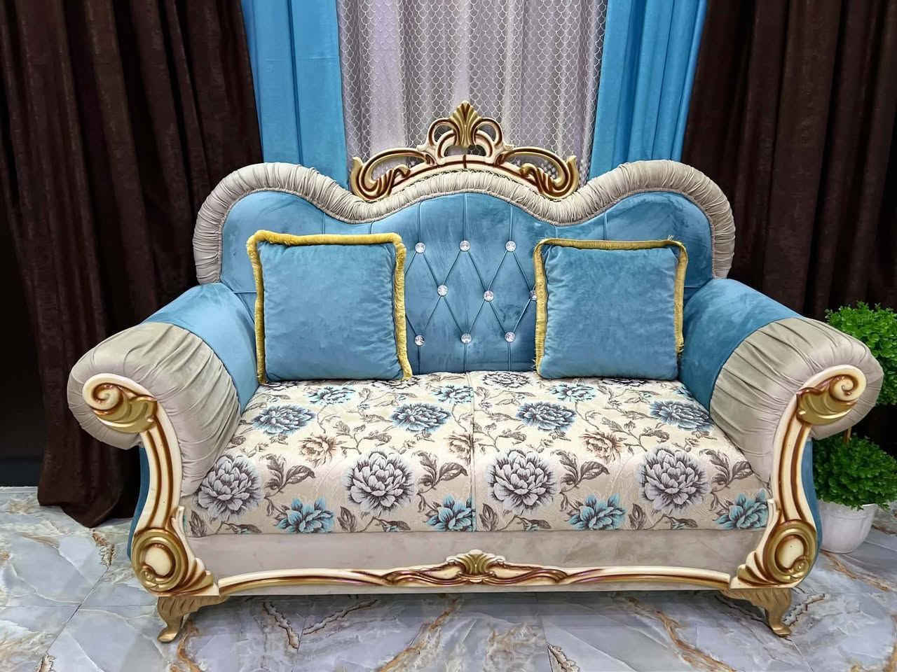 سلام عليكم عندي هذا التخم للبيع بعده جديد بلجيس مامستخدم هوايه شي بسيط  سعره ٩٠٠ الف بي مجال بسيط للاتصال ***********

