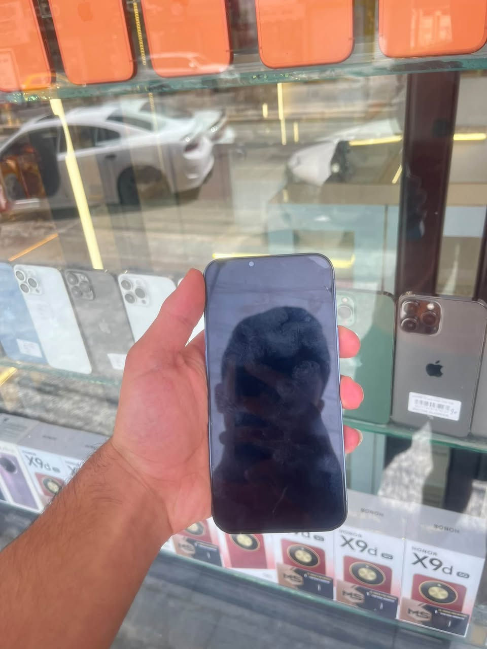 سلام عليكم آيفون للبيع 13برو ماكس سعر750 وبي مجال شي قليل مكان تكريت الجمعيه تواصل *********** تصال واتساب***********

نص مكتوب في الصور:
- ١٢:٣٧
- حالة البطارية والشحن
- كما هو الحال مع البطاريات القابلة لإعادة الشحن، بطارية الهاتف قابلة للاستهلاك وتصبح أقل فاعلية مع الوقت. معرفة المزيد...
- ٨٥٪
- الحد الأقصى للقدرة
- هذا قياس لقدرة البطارية مقارنة بقدرتها عندما كانت جديدة. قد تتسبب القدرة المنخفضة بتقليل ساعات الاستخدام بين عملية الشحن والأخرى.
- أقصى قدرة للأداء
- ستساعد الأنظمة المضمنة في النظام والمكونات في تخفيف آثار الأداء التي قد تلاحظها أثناء التقدم الكيميائي في عمر بطارية iPhone.
- شحن البطارية المحسن
- للحد من استنزاف عمر البطارية، يتعلم الـ iPhone من عادات الشحن اليومية، بحيث ينتظر ولا يتجاوز ٨٠٪ حتى يحين موعد حاجتك إلى استخدامه.