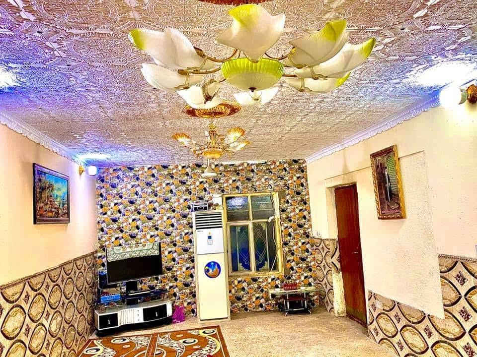 اللهم صل على محمد وآل محمد
دار مساحة ١٦٥م طابو ملك صرف بناء عگاده طابقين الطابق الاول يحتوي على مظيف ٤م×١٢م +غرفتين نوم وحده سويت +كراج + مطبخ +خدمات صحية خارجية وداخلي..الطابق الثاني يحتوي ثلاث غرف نوم مع خدمات +مخزن سندويج بنل.. للبيع أو( مراوس ) حسب القناعه بغداد حي أور قرب جامع الفردوس مقابل مدرسة بحر العرب الابتدائيه ومتوسطة الاستقامة السعر ٣٢٠ مليون..البيت بأسمي..للاستفسار الاتصال على الرقم *********** واتساب

نص مكتوب في الصور:
- ٢ شباط
- ١:١٢ م
- تحرير
- ٩:١٢
- ١:٠٩ م
- LIVE