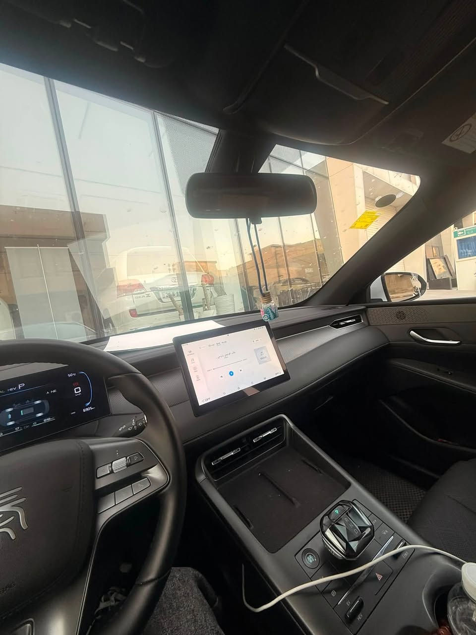 السلام عليكم Byd qin plus للبيع ممشى السيارة واضح بالمنشور السياره زيرو عدا هاي الملاحظة البسيطة بطرف الصندوق والدعامية السعر 18600 وبيها مجال للشراي 
العنوان بغداد الكرادة
***********
