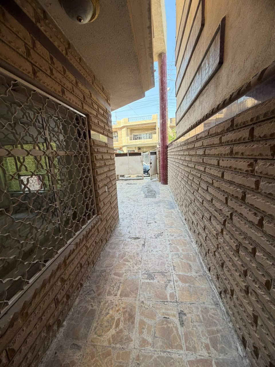 للإيجار بمنطقة السيدية 150 متر
محتوياتة كراج وحديقة 

واستقبال ومطبخ وخدمات وثلاث غرف نوم 

موقعه مربع القاده 

للاستفسار واتساب ***********
