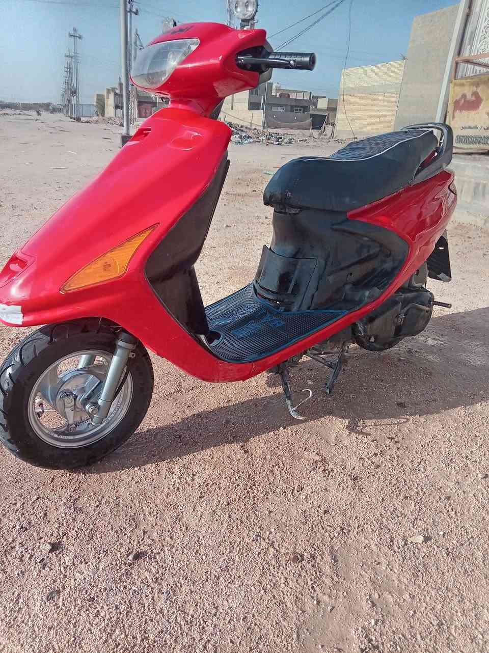 السلام عليكم دراجه فراشه للبيع السعر ٤٠٠ وبيه مجال بصيط المكان نجف حي النداء شارع ستين الثاني رقم ***********
