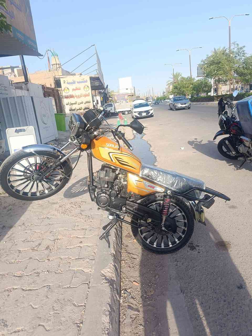 سلام عليكم اخوان دراجة ايرانية سونك 24شڪل 25دراجة. بعدهة عل بلاد محرك 200 بلادية ما ممدودة عليهة صبانة تجي تفحص وين متريد سويجين وياهة السعر 825وبيهة مجال قليل المڪان فلوجة متواجد خاص وهاذ واتسابي ***********وتحياتي للجميع
