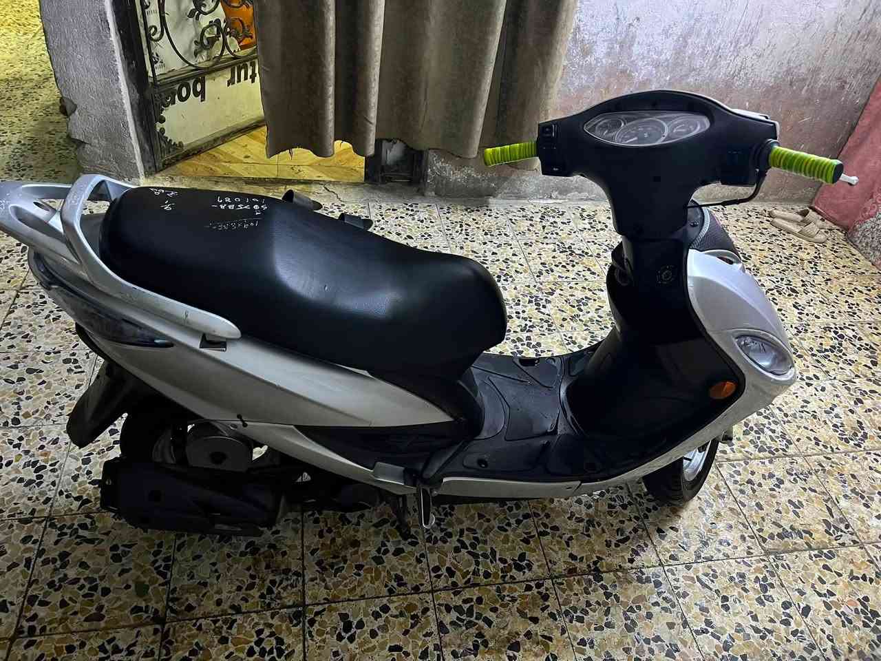 سلام عليكم 🫡 دراجه كامكو للبيع نضيفه ڪُݪشي🤍. شغال بيها مكاني بصره حي رساله مقابيل مستشفى الموده تواصل واتساب ***********
