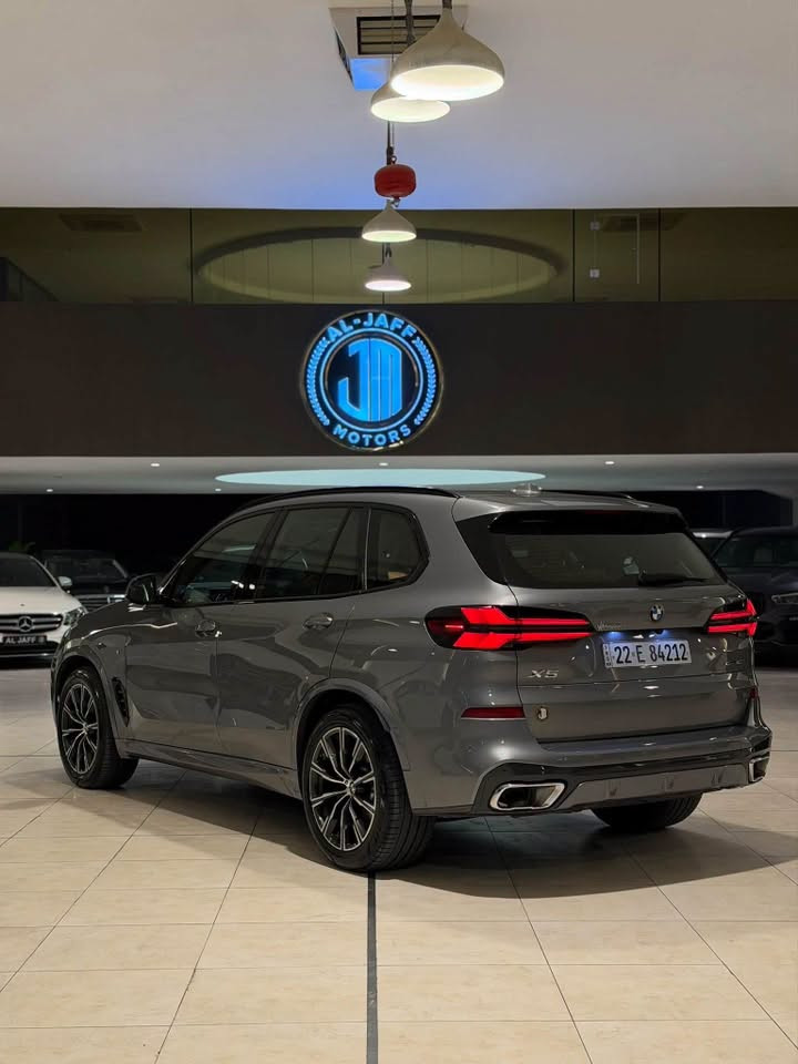 السلام عليكم  
‏Bmw x5 40i 2024  خليجي وكالة العروش
السيارة m package بلادي شركة العروش  ماشيه 40 الف كيلو
🚨بصمتين شركة وياها 
السيارة فول مواصفات (بانوراما وكشنات جلد مشمشي بلاد وتدفئة وكهرباء وميموري ورادار امامي وخلفي واوتو بارك وداتا شو وكامرات ٣٦٠ درجة وصندوك كهرباء وبصمة وشاشة جبيرة وبردات بلادي وكيجات ديجتال ومحرك ٦ سلندر توين توربو b58 ولايتات ليزر  وكير كرستال  وداخل مشمشي بلادي وبعد مواصفات هواية وكوب هولدر تدفئة وتبريد
علما السيارة x drive 
السياره رقم وفحص وهزه كله جديد
السعر : 540$ ورقة 
للأستفسار:*********** 
العنوان:السليمانية المعارض الجديده معرض (الجاف)
