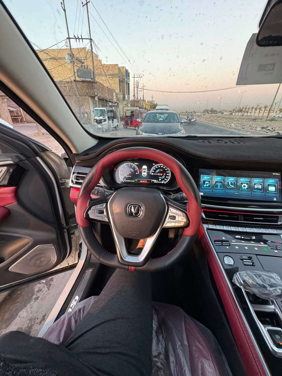 شانجان CS85 موديل 2022 – فل كامل (أعلى فئة)
محرك 2.0 تيربو 4 سلندر بقوة 233 حصان / 360 نيوتن متر، جير 8 سرعات دفع أمامي.

ماشية ٤٧  ألف كم، بانزين عادي.

أنماط قيادة (عادي – اقتصادي – رياضي – ثلوج).

مواصفات أمان متكاملة:

ABS، توزيع إلكتروني للفرامل، ثبات، مساعد صعود ونزول، وسائد هوائية أمامية وجانبية، رادار، تحذير تصادم أمامي، مكابح طوارئ أوتوماتيكية، كشف نقطة عمياء، تحذير خروج عن المسار، TPMS.

مواصفات راحة وتقنيات:

كاميرا 360 + اصطفاف ذاتي وريموت، حساسات أمامية وخلفية، مثبت سرعة متكيف، تشغيل بصمة وعن بعد، صندوق كهرباء، سقف بانوراما، شاشة عدادات 10.25 إنش، شاشة وسطية 12.3 إنش، عرض شاشة الجوال، 8 سماعات.

مقاعد جلد كهرباء مع ذاكرة للسائق وتدفئة وتبريد، مرايات كهرباء مع تسخين، حساس مطر، إضاءة LED، رنقات 19 إنش.

معدل صرفية 14.1 كم/لتر.

 السعر ١٦٤ وبيه مجال بيع او مرواس 

📍 المكان: بغداد
 ***********
