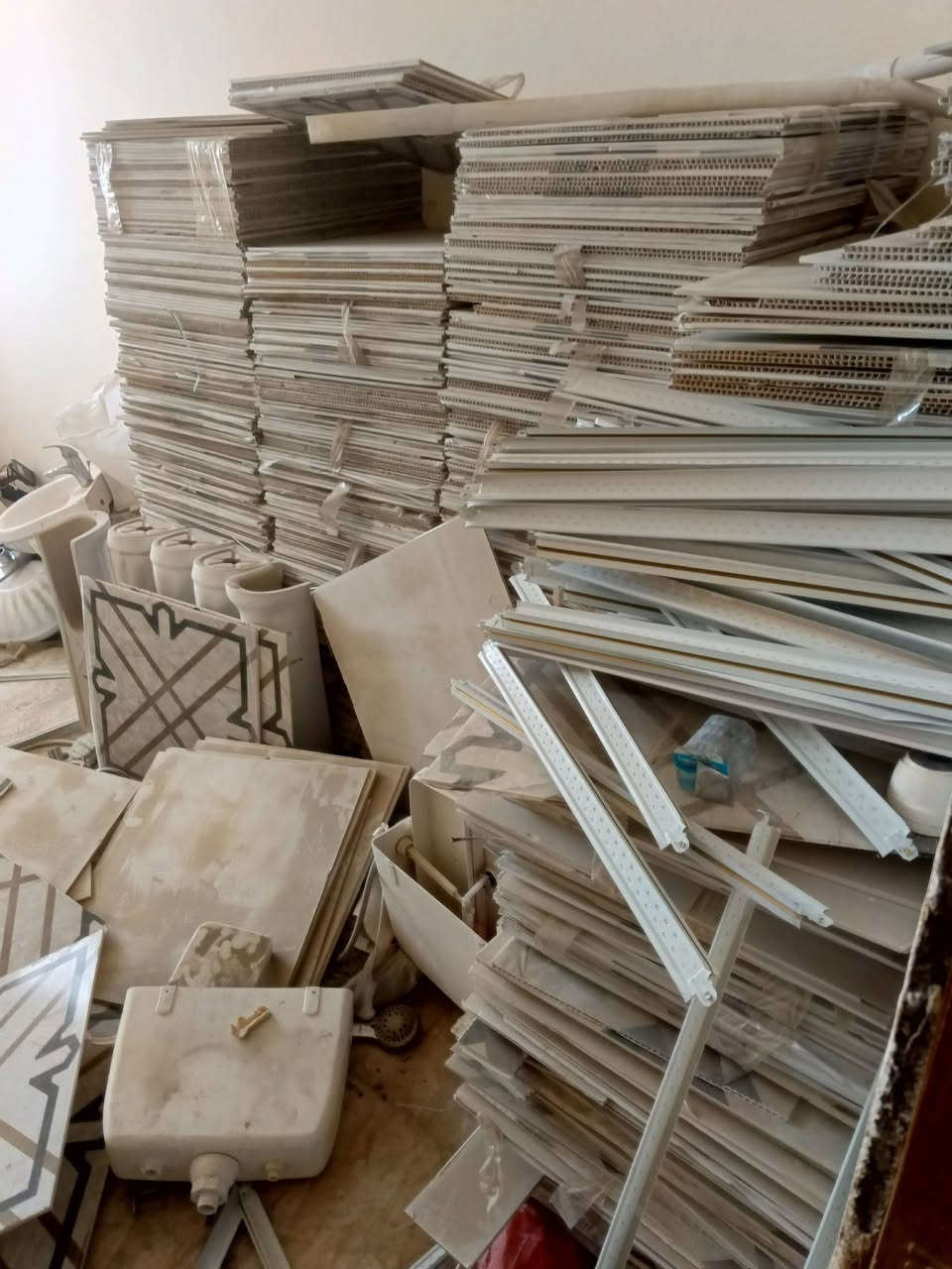 سقف ثانوي بلاستك  800 متر
الي محتاجهم  لحسينيه موكب   في سبيل الله خل يجي ياخذهم  مجانا  عنوان مقابل قريه الغدير ***********
