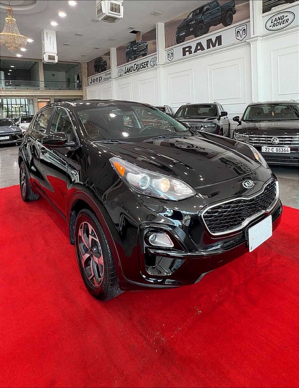 🚗 كيا سبورتاج 2021 (وارد أمريكي) 🚗
المواصفات والأداء:
 المحرك: 4 سلندر سعة 2.4L (2400cc)
 نظام الدفع: فور ويل (AWD / 4WD)
 المسافة المقطوعة: 75 ألف ميل
 الفئة: نصف فول
المميزات والتجهيزات:
 كشافات وإضاءة LED (كشافات وجه)
 شاشة وكاميرا خلفية
 تدفئة كشنات (الكشنات جلد أصلية مع تلبيسة)
 تكييف قطعتين (فتحات خلفية)
حالة البدن (البودي):
 صبغ: ربع البونيت + الجاملغ الأمامي فقط
 السيارة بحالة ممتازة ونظيفة جداً
💵 السعر: 150 ورقة ($15,000) وبيه مجال بسيط
📍 العنوان: بغداد - الكاظمية / معارض جكوك
📞 للاتصال والاستفسار:
 ***********
