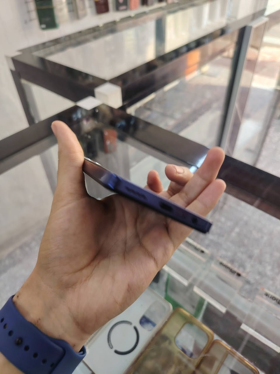 تكنو بوفا 5 برو 5G ذاكره 256 نضيف جهاز بدون ملحقات السعر 185 مكاني بغداد جسر ديالى القديم توصيل داخل بغداد فقط بكروه *********** مكتب المصطفى
