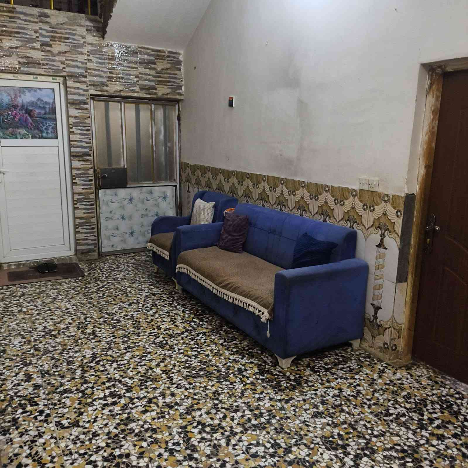 بيت للبيع 🌼🌼
في الحر حي العسكري مقابيل الكابينات  100 متر طابو زراعي 
بناء جديد يحتوي على استقبال، صالة مطبخ، وغرفة، وبيتونة وصحيات عدد 2 البيت نظيف ومرتب
السعر 120 مليون وبي مجال
 للاستفسار ***********

نص مكتوب في الصور:
- Meta AI