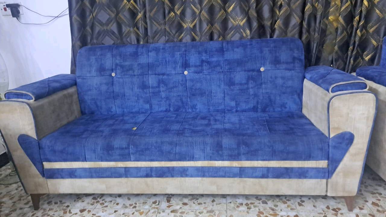 سلام عليكم تخم للبيع ١٠ مقاعد بس عيبه كدامكم يصلح بس لان اريد اشيل من بيت لبيت  مستعجله ماكدر اصلحه سعره ١٠٠ وبي مجال