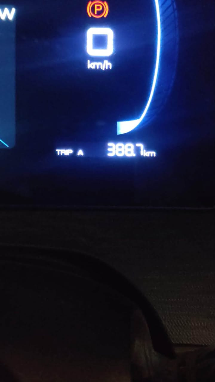 السلام عليكم byd  سيل فايف للبيع موديل 2025ماشيه 35000بعده زيرو السعر 19700بيها مجال بسسيط بغداد البياع تقاطع الدرويش  ***********
