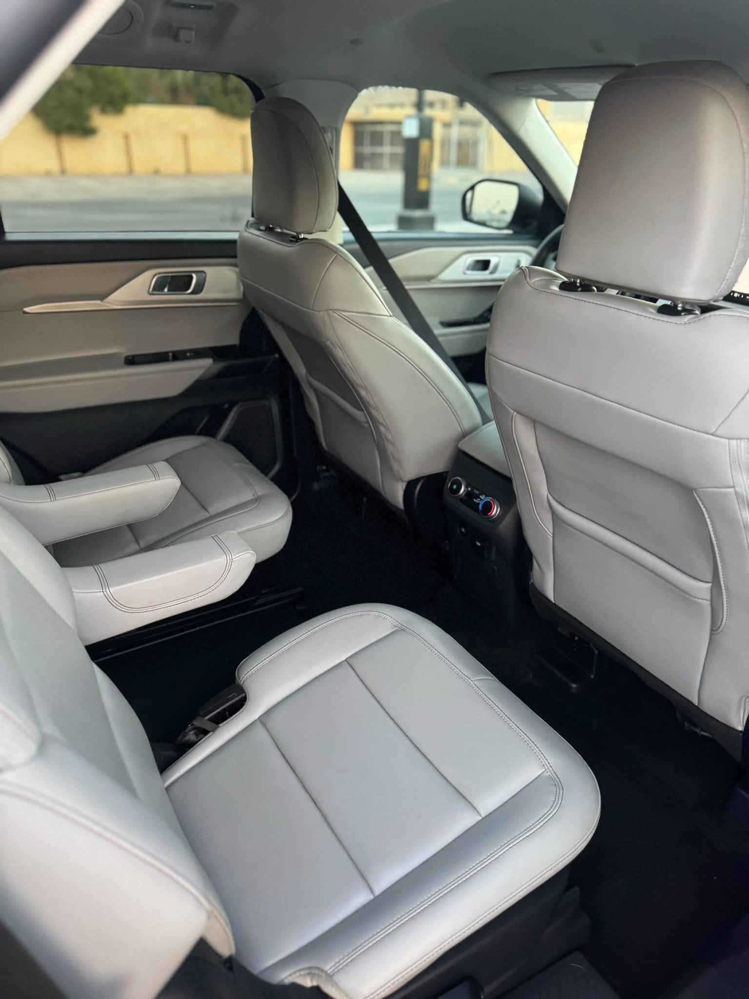 🚘 للبيع فقط | بدون مراوس
🔥 فورد إكسبلورر 2025 – الشكل الجديد 🔥
🇺🇸 وارد أمريكي
🎨 اللون: سموك الجديد
⚙️ محرك 4 سلندر 2.3 توربو
⭐ المواصفات: Active
🪑 داخلية جلد بيجي كشنات vip ٧ راكب

✅ بدون صبغ بدون تبديل
✅ بدون إيرباك
✅ بجم خلفي كبس
✅ فقط  باردة بسيطة بالصندوق
✅ ماشي فقط 4 ميل — يعني **زيرو **
🔢 رقم كاتي، يترقم شمالي

📍 المكان: ديالى – خانقين
📋 رقم الشاصي مرفق بالصور

📞 ************* **
تحياتي 🌹
