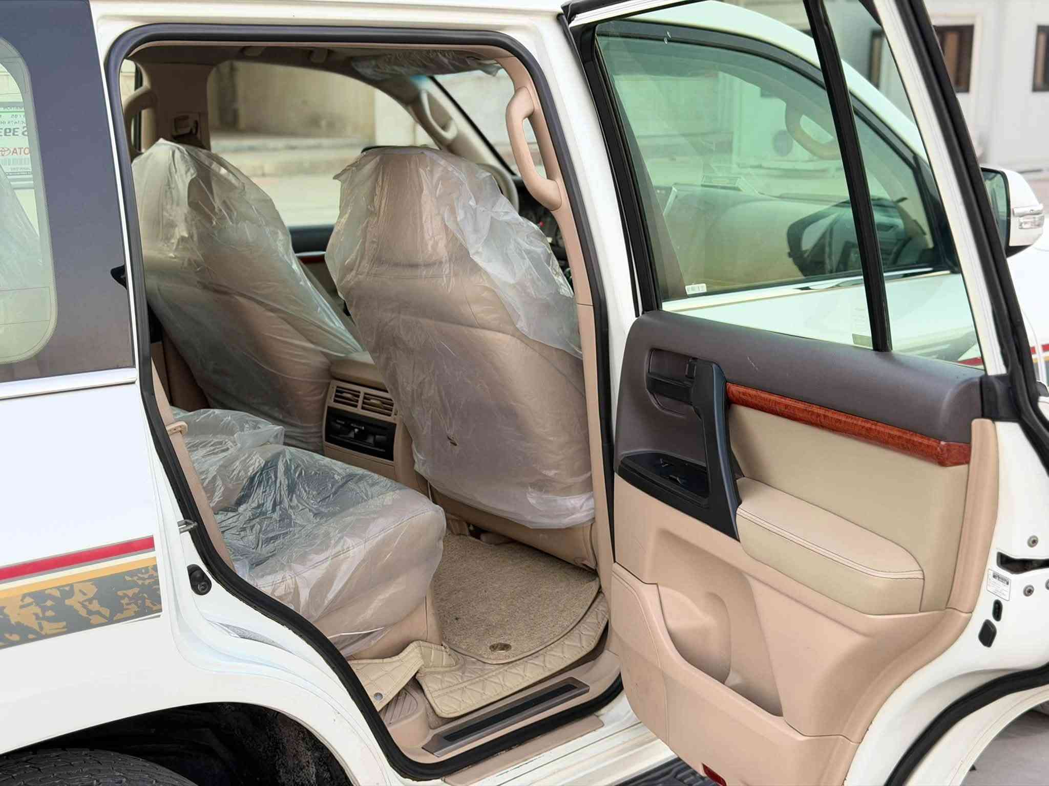 🚘 LAND CRUISER G.XR 🚘
تويوتا لاندكروزر مديل 2012 بريم اصلي محرك 6 سلندر فول مواصفات بصمة. فتحة. طفاية حريق. 3 قطع تبريد. مناخ منفصل. تحديد مسار. مثبت سرعة. مانع انزلاق. فورويل. مقاعد كهرباء. مري كهرباء. حساسات امامي + خلفي. نقطة عمياء + مواصفاته آخرى 
السعر : 29.000$
للأتصال : ***********
العنوان : بغداد البياع
