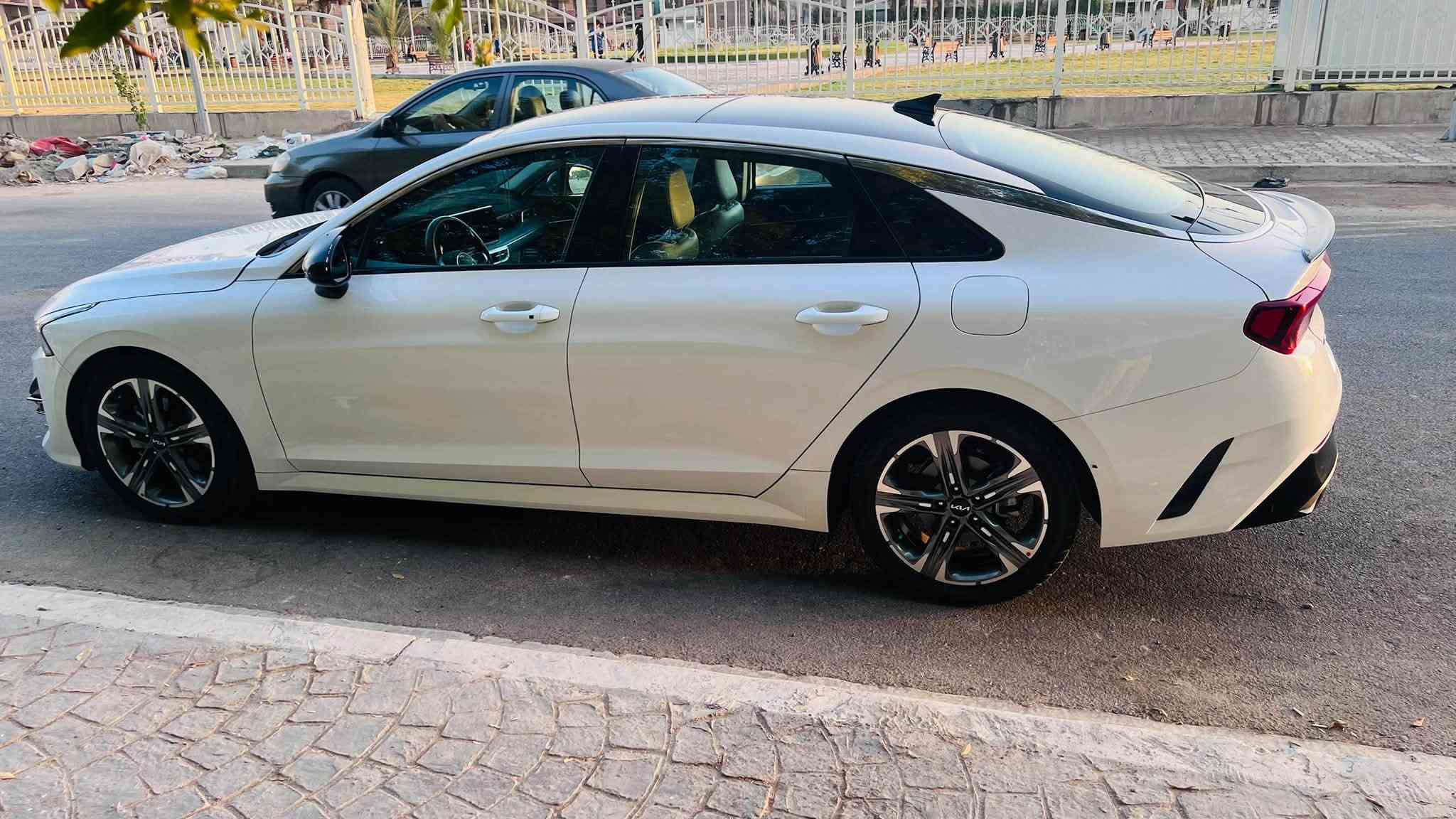 للبيع سياره كي فايف وراد أمريكي موديل 2022 
حادث السياره بسيط خشم بنيد شويه من جاملغ بدون تبديل اي قطعه محرك ١٦٠٠ تيربو محرك كير بحاله ممتازه مواصفات فول واحد على واحد EX
اعلى مواصفات بالكي فايف باقي مواصفات معرفه سعرها ١٨٠ وبيه مجال بسيط مكان السيارة بغداد الغزالية رقم ***********
