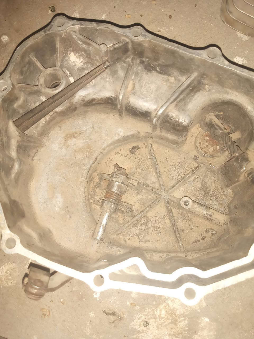 السلام عليكم ورحمة الله وبركاته اخوان عندي هذه المحرك للبيع شغال مابيه اي شي بيه بس كرايم شفت وبدلته وعوزه بس شد محرك دايون موديل ٢٠ وهذه رقمي اذا انه اشده ب١٠٠ بس اذغير مصلح يشدونه ب١٥ المحرك ب٥٠ قفل واذا ماشتغل مرجوع وهذه رقمي مامتواجد*********** والشراي بخدمته
