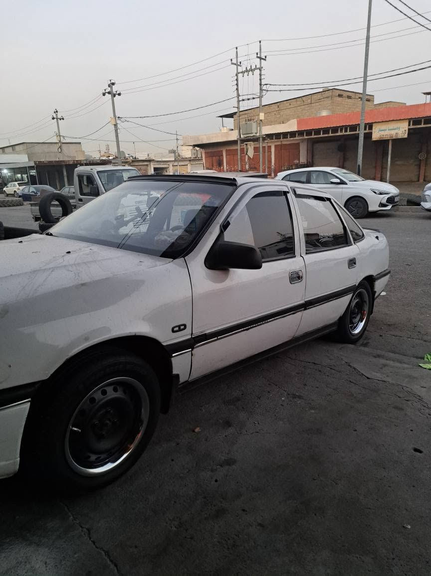 بە ناوی خوای گەورە ڤیکترا مۆدێل 1991 مەکینە 18 گێڕ تۆماتیک سلایت سەیارەکە حام نیە حیزامە سەیارەکە لێدانی بچووکی هەیە گەورە نیە سەنەوی هەتا 2020 وەکالە بەناوە خۆمە و 300$دۆلار غەڕامەی لەسەرە پاش مەعامەلە دەدرێتەوە داخلی و شتی زۆر جوانە سەیارەکە بێ تەقە و ڕەقەیە 4 تایە و ویلی نوێی لەبنە   شوێن هەولێر ژ.م*********** أربيل, العراق
