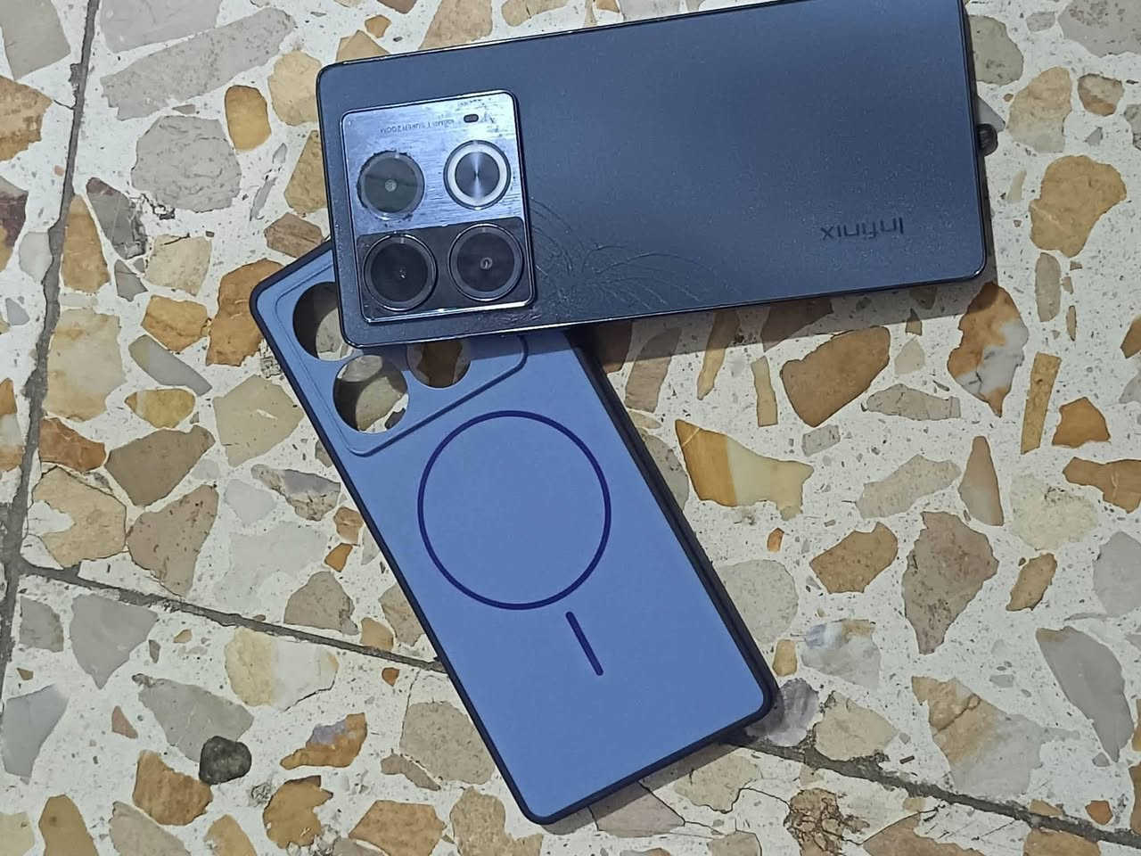 سلام عليكم موبايل  Infinix NOTE 40 للبيع موبايل كلش نضيف كلشي ما بي بس بل ضهر مفطور بس الضهر الشاشه حاط لزكه زلغ ما بيه موبايل كلش نضيف ذاكره 256 مكاني بغداد ام الكبر رقمي ***********
