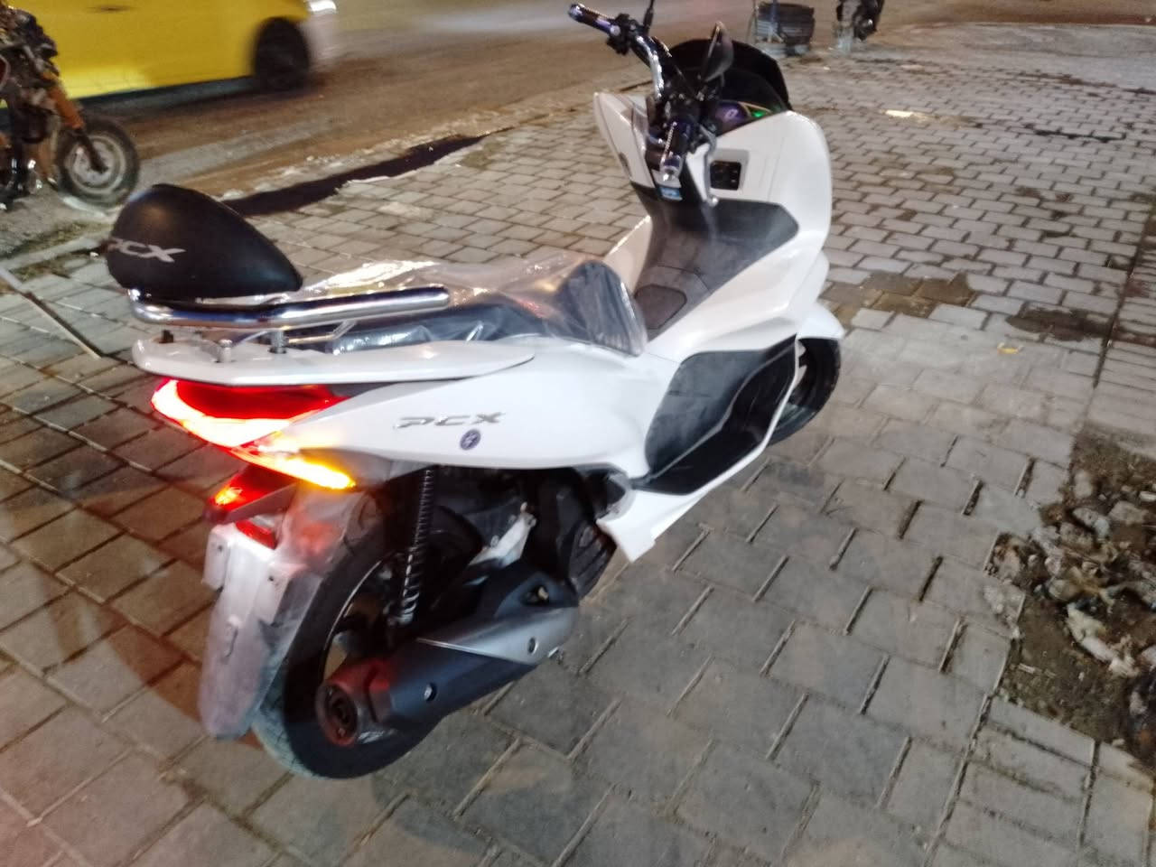 سلام عليكم دراجه pcx جيل ثالث ابيض دراجه بل كارتون كله شغال جيب فيتر وتعال افحص العنوان بغداد مدينة الصدر تقاطع المستشفى قرب افران الأول ***********
