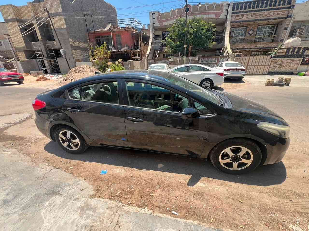 السلام عليكم
فورتي ٢٠١٥ امريكي محرك ٢٠٠٠ دوش 
حادثها بس بنيد بدون دواخل 
واهنا بالعراق انشخط الباب الراكب والوراها وانصبغ على كد الشخط 
السيارة جاهزة بدون اي نقص سونار مرفق بالصور 
رقم بغداد 
مكان السيارة بغداد
السعر ٩٠ وبيها مجال
***********
