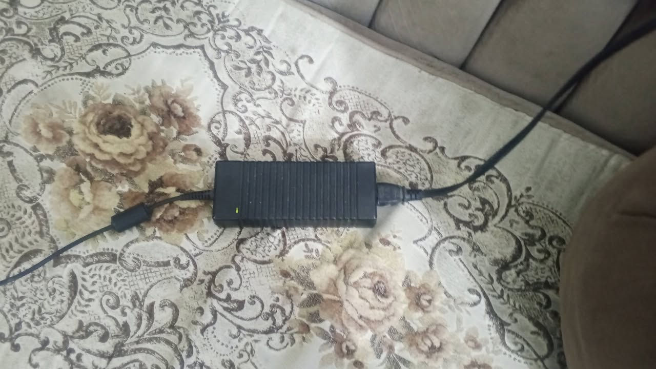السلام عليكم كومبيتر معه ماوس وكيبورد اضواء للبيع نضيف يصلح تنصب عليه العاب او للشغل او تباع عليه افلام الكلشي يصلح سعر 150 وبي للطيبين للتواصل ***********يتوفر واتساب
