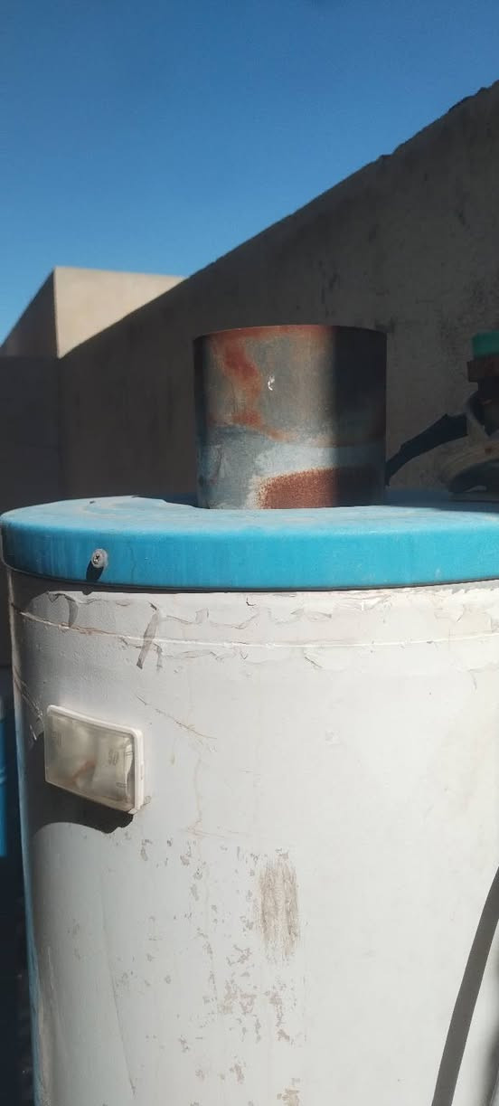 سخان شغال غاز وكهرب نضافه فول السعر١٠٠وبيها مجال التواصل ***********
