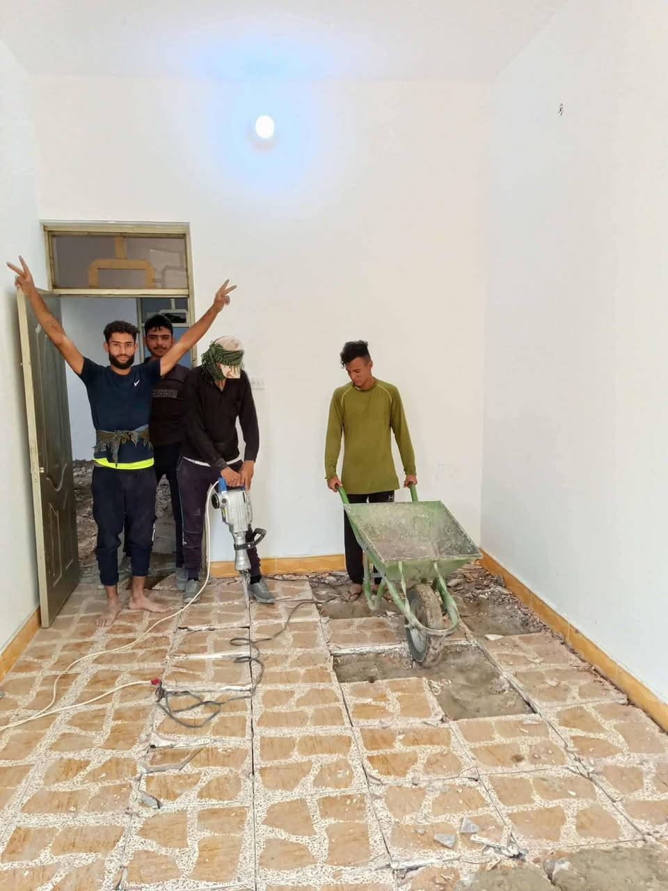 السلام عليكم /كادر عمل جاهز تصعيد مواد +تنضيف بيوت حدائق+ تفليش+ دفن نهري +نقل اثاث//معداتنه جاهزه وسياره تجيك للبيت ماعليك بس الاتصال بالرقم ***********
