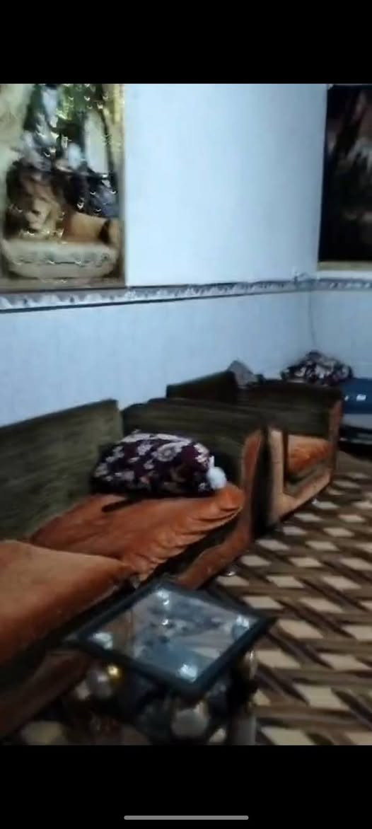 السلام عليكم بيت عشوائي للبيع هذني صور وعندي فيديو كامل اله هم تعال خاص مكانه ام الكبر والغزلان مال ابو درع البيت خلفي بس الممر جبير تدخل بي ستوته البيت ١٤٠ لو ١٤٤ تقريبا جبير بي غرفتين ومنور ومطبخ حار وبارد وترك ٢ وحمام وتواليت وانتو بكرام البيت نص كاشي ونص صب الممر شتايكر طابق واحد  سعره ٨٠ مليون وبي مجال
رقم الهاتف *********** بغداد, العراق

نص مكتوب في الصور:
- ٣ تشرين الأول، ٢٠٢٦ ٠١:٤٠ م ٦٦٪ ٠٠:٤٦ ٠٠:٠١ المشاركة المفضلة التعديل الذكي حذف المزيد