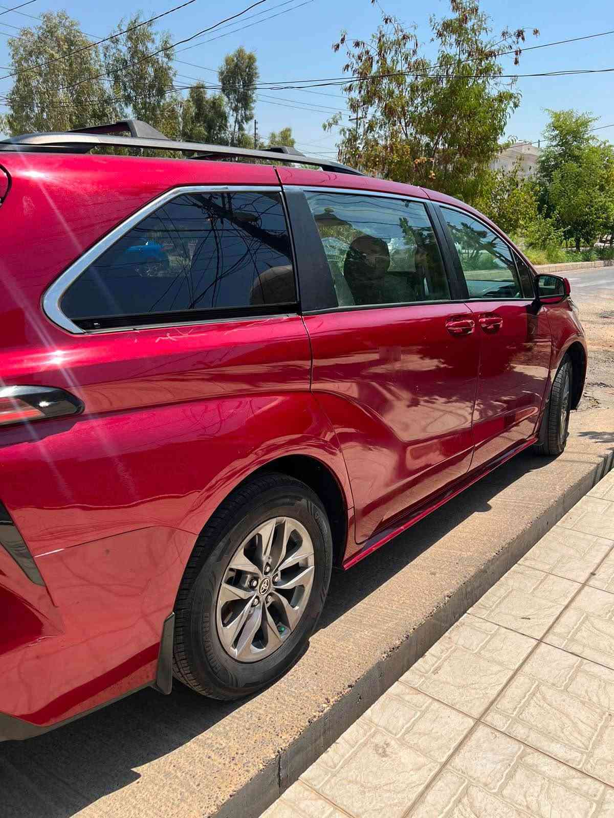 *********** 
Toyota sienna 2023 le hybrid
تويوتا سيينا ٢٠٢٣  هايبريد
٣ قطع بي صبغ بدون دواخل ايرباك بس بردةطاكس أربيل, العراق

نص مكتوب في الصور:
- 2:35 30 4 / 13 VIN STAT stat.vin