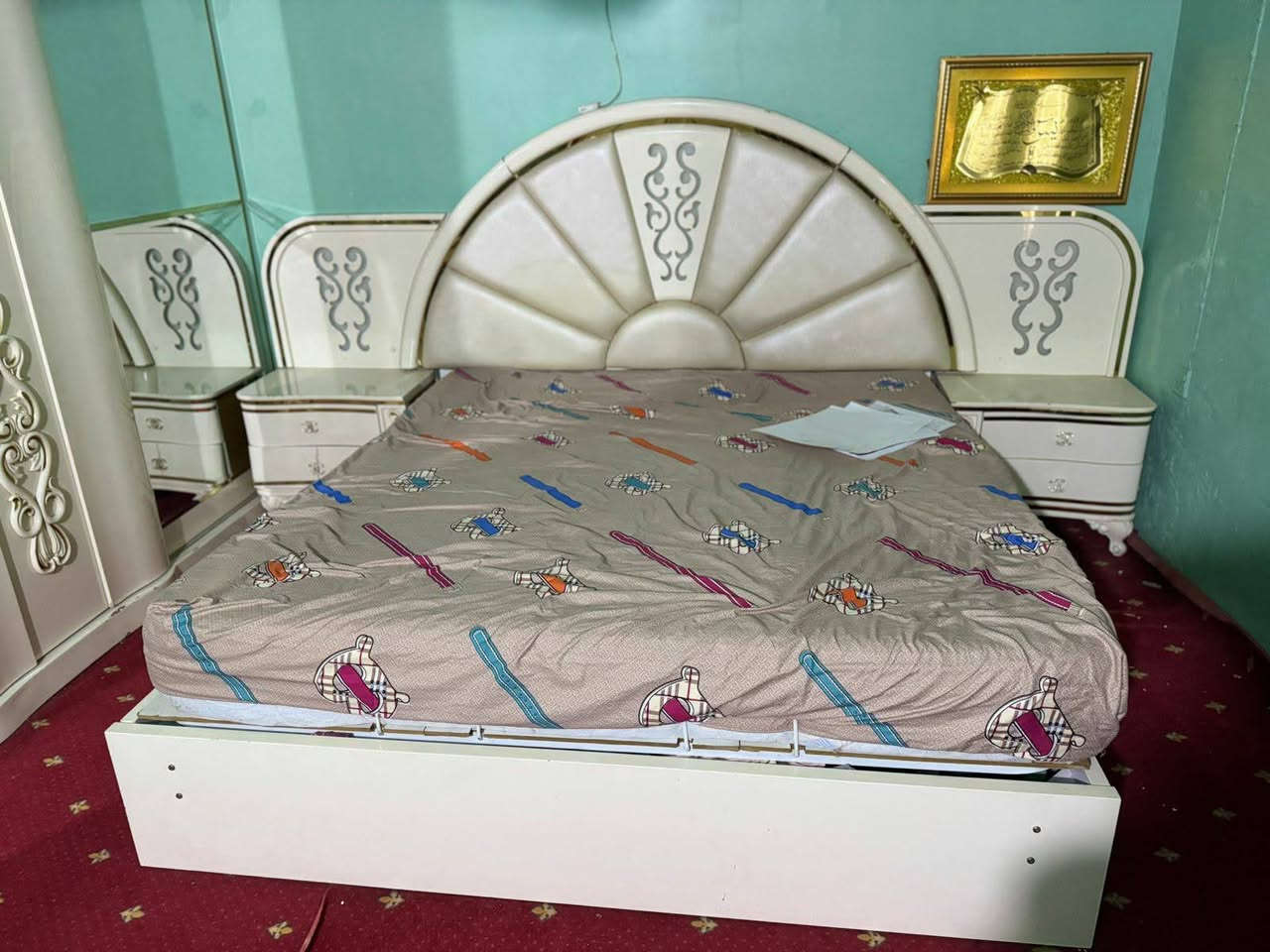 سلام عليكم عندي غرفة نوم 6 قطع ب 300 العنوان بغداد حي الجامعه ***********
