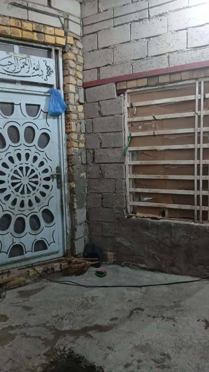 يا الله بيت للبيع حي الحسن مقابل المطار 100 متر عايز تبييض بناء جديد مرقم بلديه مشمول بل تطويب السعر 18 وبي مجال ***********
