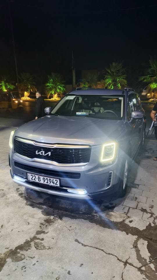 ‏السلام عليكم 
‏كيا تيلورايد 2022                 (Kia Telluride 2022)
‏تشغيل عن بعد بصمة/زر Engine Start Stop
‏Drive Mode مع أوضاع قيادة متعددة
‏ECO / Sport / Smart / Comfort 
‏Auto Hold فرامل. المحرك: V6 سعة 3.8 لتر GDI. 
‏كير  ٨ نمر Safe Exit Assist — تحذير عند فتح الباب إذا توجد سيارة قادمة منافذ USB متعددة.
‏تكييف أوتوماتيك ثنائي المناطق مع تحكم خلفي
‏حساسات ركن . مقاعد جلد ٧ راكب 
‏شاشة وسطية مع Android Auto مع كار بلي 
‏كاميرا ٣٦٠ /أنظمة مساعدة للركن 
‏مثبت سرعة وأزرار تحكم بالمقود
‏تحديد مسار مع قياده اليه 
‏تحكم أوتوماتيكي بالمناخ ABS ومانع انزلاق وثبات إلكتروني. قاعد جلد اشاره مع حساسات مري 
إضاءة LED بلوجكتر مع اناره ترحيب 
‏نظام دفع رباعي.تحذير النقطة العمياء Blind Spot.مساعد تفادي الاصطدام الأمامي.
‏تحذير الاصطدام الأمامي.
‏مساعد المحافظة على المسار. تحذير مغادرة المسار.
‏مساعد متابعة الخلفية تحذير حركة المرور الخلفية. 
‏وارد امريكي الحادث قطعتين صبغ + بارد قليل
‏ السياره جديده وحلوه هزه وسنويه تايرات بطارية جدد 
‏داخله سيرفس اي عطل ماكو السنويه بسمي 
‏العنوان بغداد الدوره 
‏***********
‏السعر ٢٤٠ ورقه 
‏
‏ بغداد, العراق
