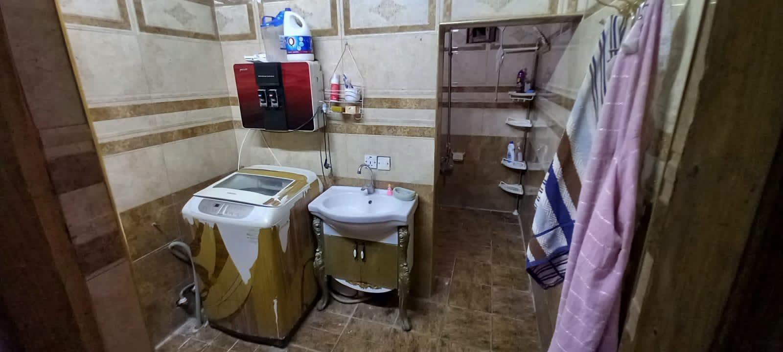 .ار 300 متر كوفه علوة الفحل شارع الرئيسي نهاية الشارع يحتوي على غرفتين وصاله ومطبخ وتخاريج وستقبال بسعر 65 مليوون /////***********
