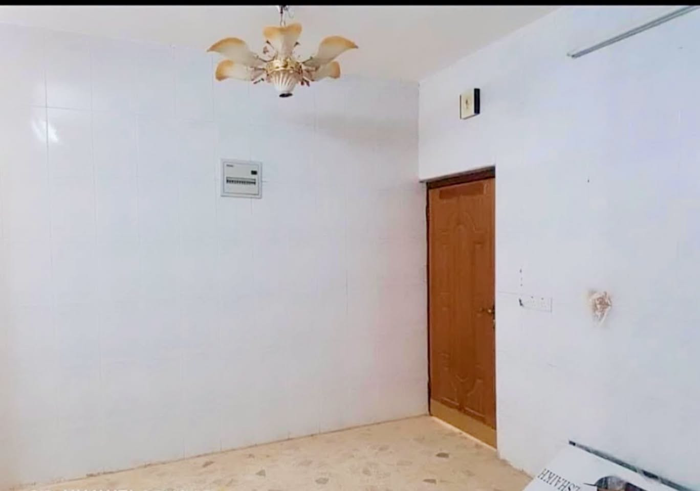 مشتمل طابق ارضي للايجار (حـــي الواسطي _

مقابل شقق الغاز في السايدين الجديد

مقابل مسجدالحسنين )بناء حديث جدا جدا ❤️

موقع مميز 🔔 

ملاحظة يطل على حديقة 

المحتويات ⬇️

طابق الاول 

استقبال + هول + غرف نوم عدد 1+ مطبخ حار 

بارد + صحيات + كراج + سياره 

السعر: 300 الف ماء والكهرباء على صاحب البيت 

.......................................
****************************

* نستقبل جميع عروضاتكم السكنية 🏠 والتجارية 🏡 بكافة مناطق كركوك  

للمزيد من المعلومات مراجعة مكتب اوزجـان  للعقار 

حي الــــــواسطـــي 

في السايدين اذا عة الرشيد مجاور مسجد نور الدين الزنكي قبل مول حجي زياد 

او الاتصال على 

📲  ***********

#متابعين

نص مكتوب في الصور:
- مكتب اوزجان للعقارات لبيع و شراء الدور والاراضي السكنية والتجارية ابو يزن / *********** 250 cm مكتب اوزجان للعقارت
- OO HUAWEI NOVA 5T