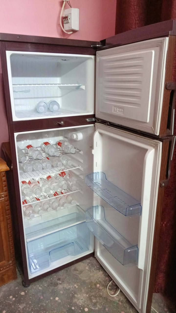 ثلاجه للبيع سعر ٢٢٥ شراي يتصل ***********
فول تجميد
