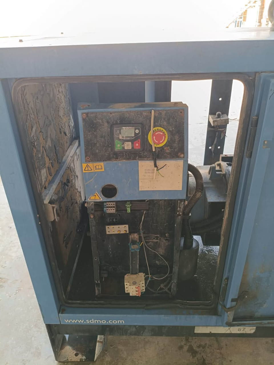 للبيع مولد 30 kv
نضيف مجفت جديد 
المكان /بعقوبة 
***********
