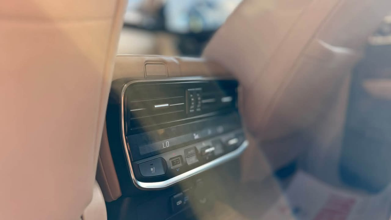 Land cruiser 2025 VX limeted S 🎌sas 
لاندكروز 2025 vx لمتد s 🎌 ساس 
ضمان وكاله ساس ✅
4 كامرات 
لد امامي 
رادار 
مقاعد اماميه خلفية تدفئة + تبريد 
7 راكب كهرباء 
عداد المسافة 19000 k/m 

📍بغداد شركة ابو ظبي چكوك قرب بوابة الكاظمية 

***********

*********** 📞
