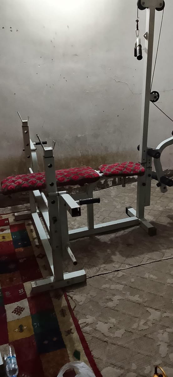 مسطبة بنج بريس ماركة اصلية حديد قوي درجة اولى مو من ذني التجاريات الخفيفات بيهة مستويات اعلى ومستوي واسفل وبيهة سحب بكرة وتمارين ارجل امامي وخلفي وكيل فراشة نائم والمقاعد مدوشمة سعرهة 165 ألف سعر نهائي عنوان بغداد للشراي مراسلة الصفحة او الاتصال على الرقم *********** يوجد توصيل بكروة في بغداد فقط
