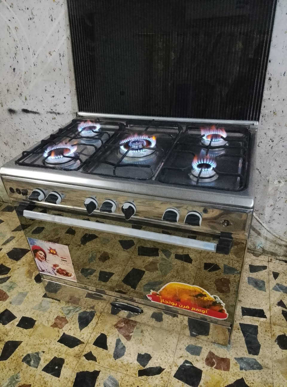 اغراض بيت مستعمله ونظيفه على الفحص مكان بغداد يوجد توصيل بكروه داخل بغداد  تواصل على الواتساب فقط كاونتر الاصفر ب 290 كاونتر الابيض ب 140 قطعتين ثلاجه 140 مجمده 140 طباخ قياس 80 190 طباخ اربع عيون ب 130 طباخ يونير 240 خمس عيون اسعار بيها مجال التواصل فقط واتساب@***********

