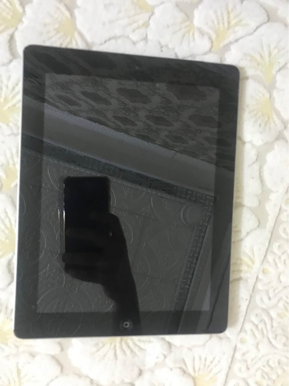 ايباد ايفون للبيع اصدار 10.3 (مايشغل كل التطبيقات)
صوته قوي وبطاريته ممتازه يدعم شريحه نظيف 
المكان الشطره السعر ٤٥ الف 
مامتواجد علئ فيس 
شراي يرسلني وتساب او اتصل *********** الشطره, ذي قار
