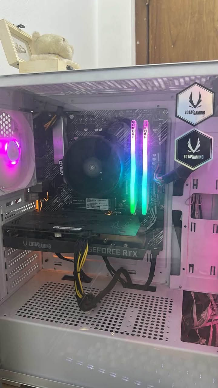 للبيع RTX 3060 12GB ZOTIC
8*2 GB T-FORCE
RYZEN 5 5500
650 POWER SUPPLY 
M.2 128 + 265 SSD
B450

ويجي وياها ماوس وكيبورد من شركة ريدراكون 
وUBS من شركه Max
مكاني بغداد الطوبجي للاستفسار ***********
