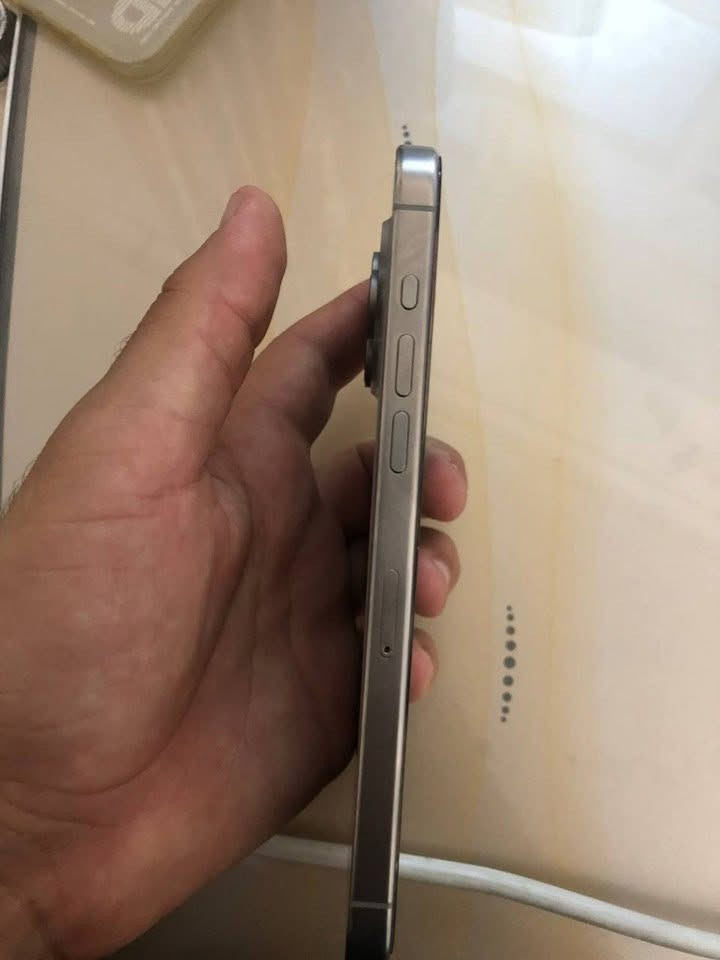للبيع ايفون 15 pro max مبدل شاشه اصليه فيس ايدي شغال ذاكره 256 نضيف كلش الجهاز سعر 790 
للاستفسار ***********
