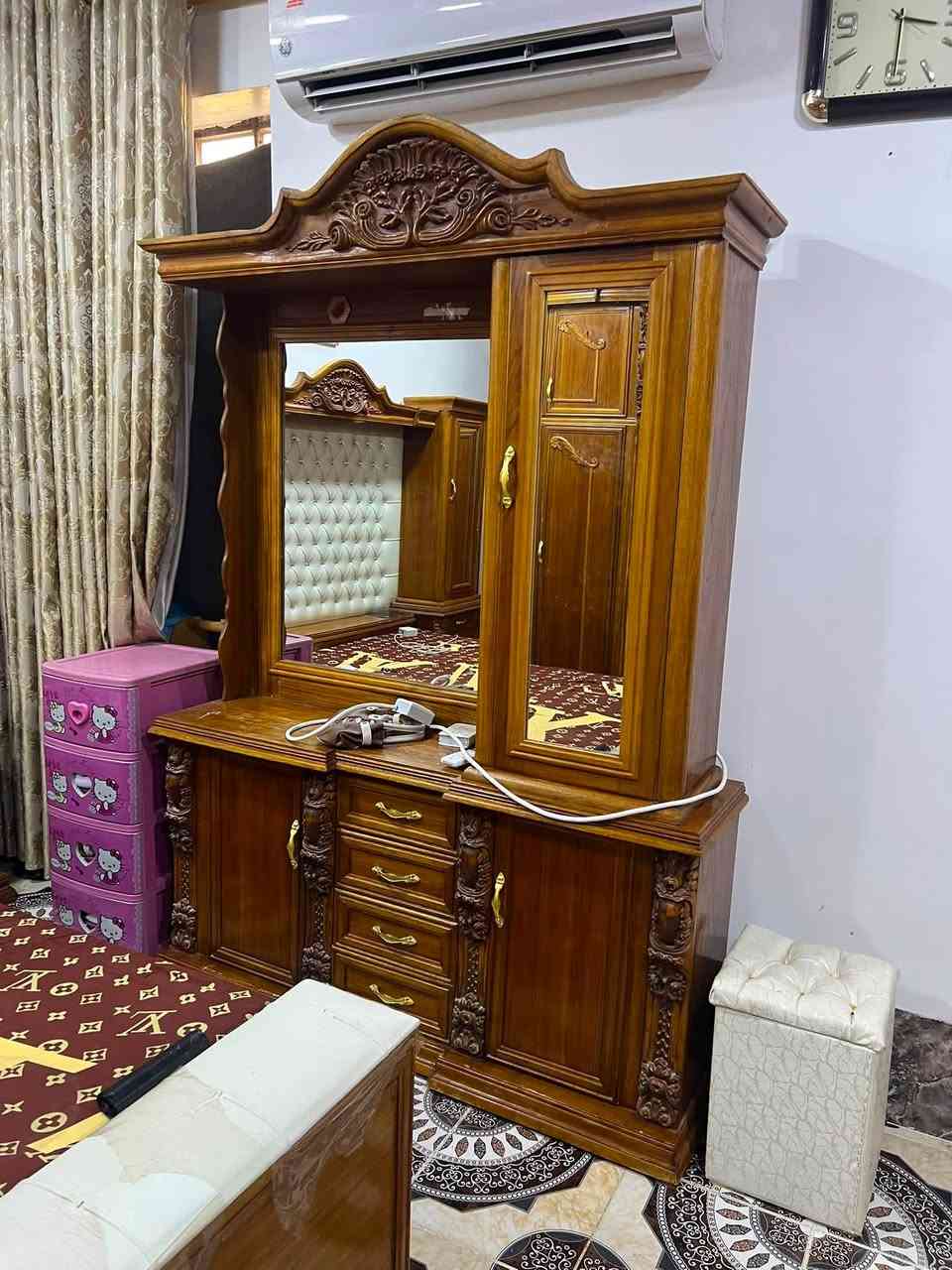 اسلام عليكم
غرفه نوم بعده جديده حطاطه شغل حديثه
تجي وتشوفه بعينك 
بيع مستعجل وبسبب ضروف 
المكان حديثه بروانه تجي تشوفه تقتنع  بيهة بعينك 
***********
