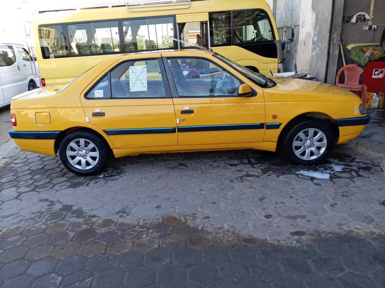 سلام عليكم بيجو للبيع أكدمديل 16 رقم واسط سنويه جديده هيئه مصفره جاهزه تخم تاير حداديه جديده مكينه وكير فرنسي جدد تبريد ثلج سعره 38 بيه مجال بصيط مكاني واسط نعمانيه ***********
